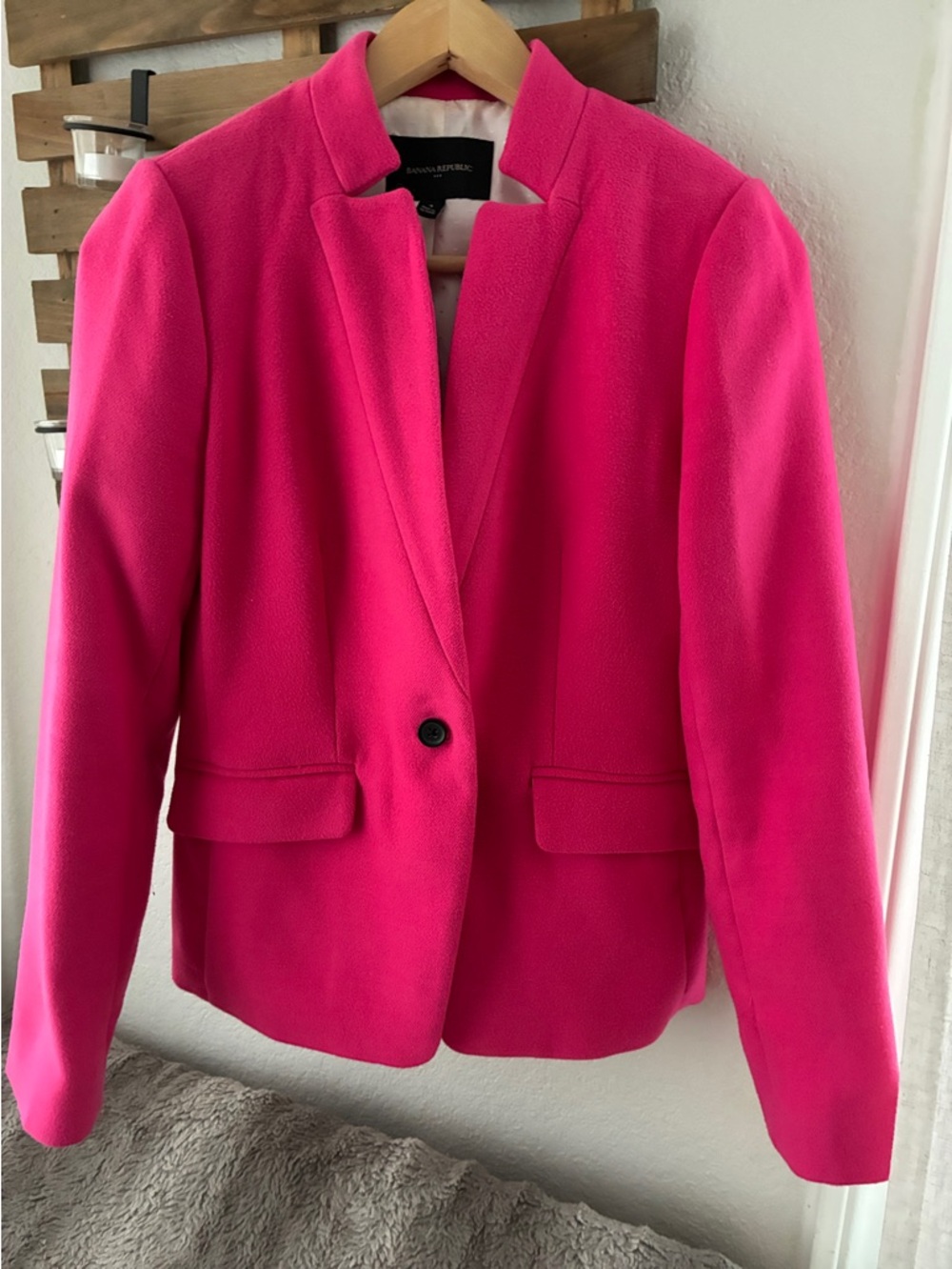 Banana Republic Factory Hot Pink Single-Button Blazer size 4 gently used